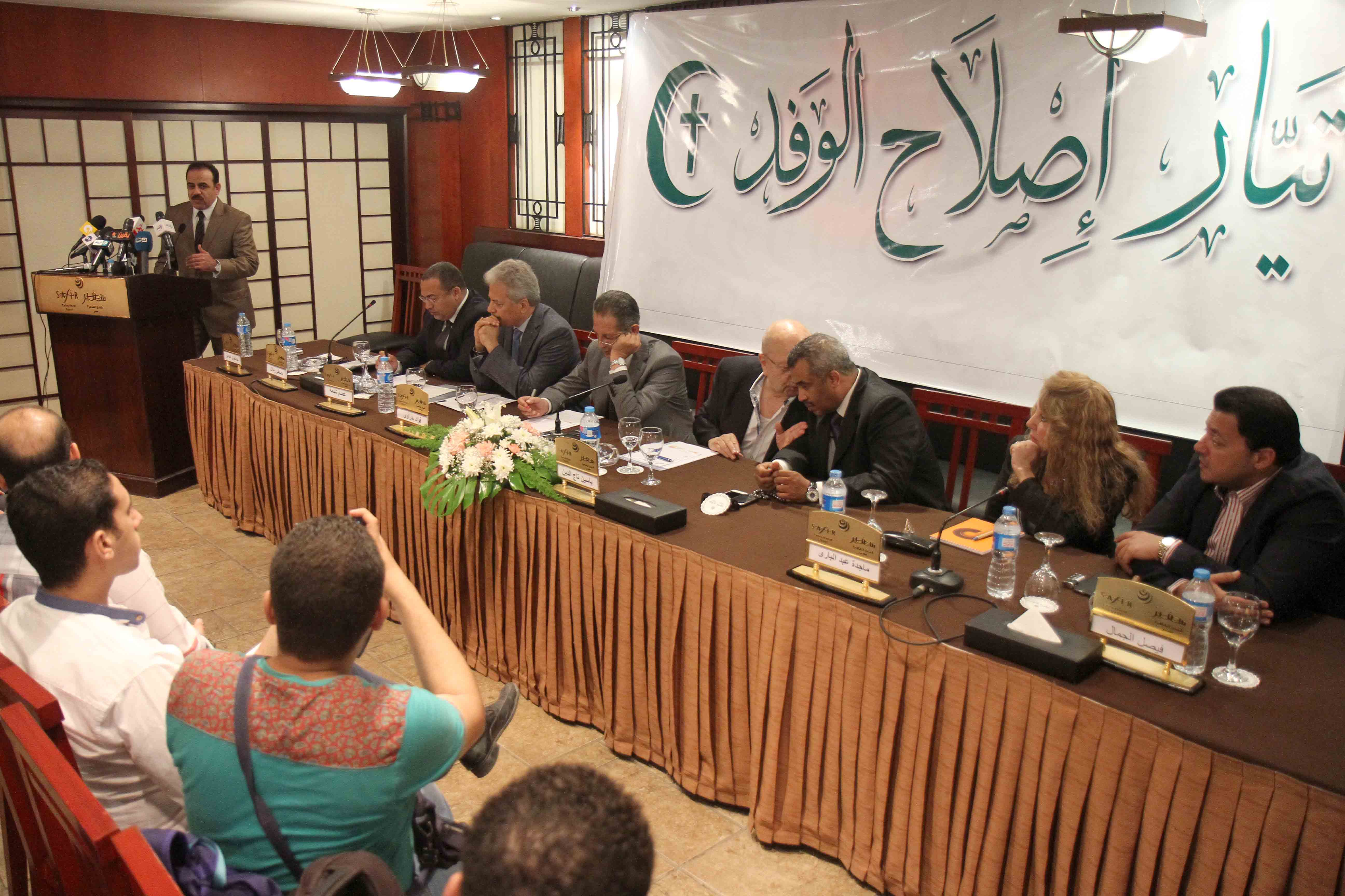 	ياسين تاج الدين يتحدث مع صلاح سليمان فى مؤتمر اصلاح الوفد -اليوم السابع -5 -2015